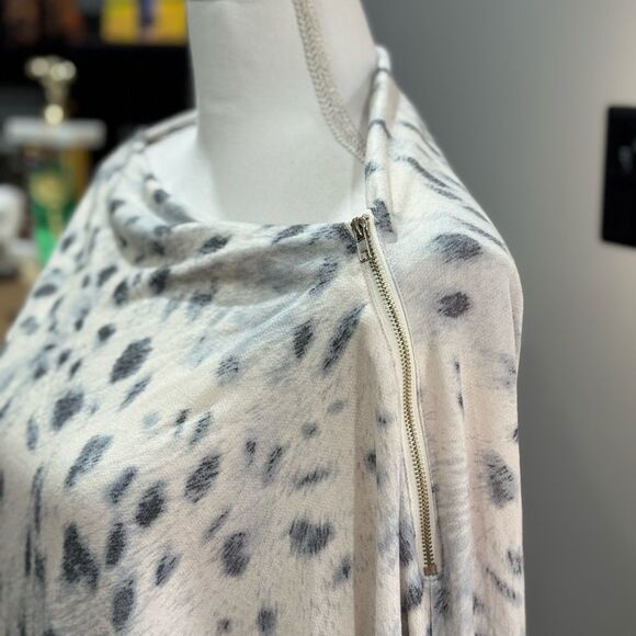 Cream Kaileigh Shoulder Zipper Detail Knit Top Size M NWT - Picture 5 of 7
